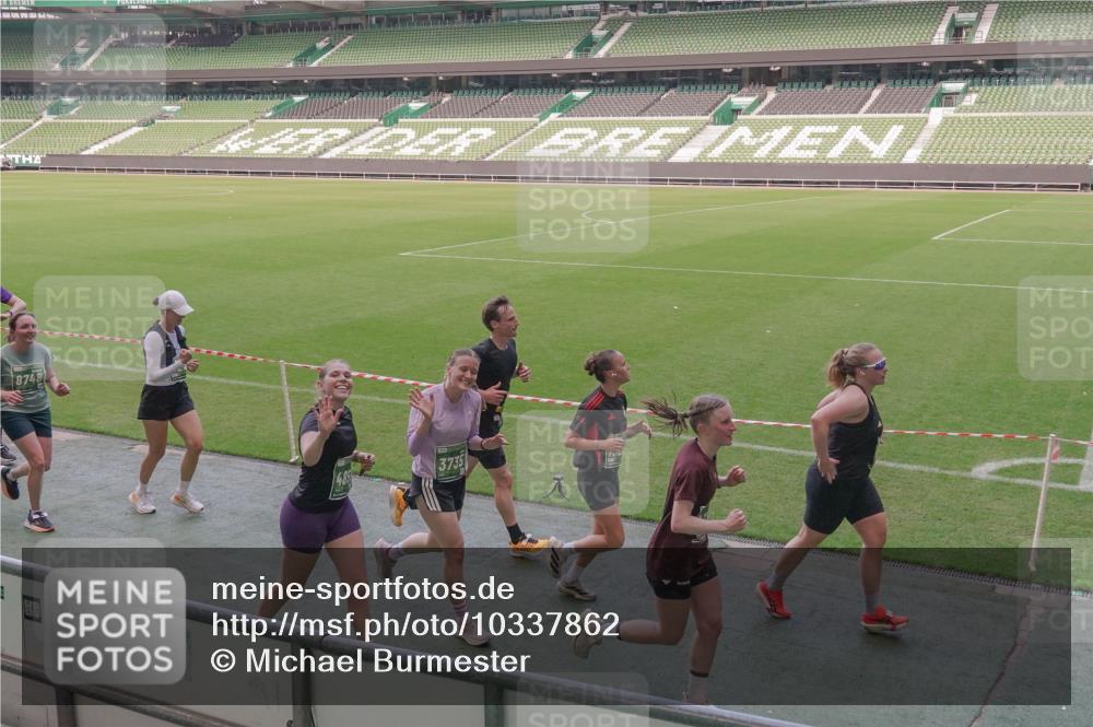 13.09.2026 - 21. swb-Marathon Bremen Michael Burmester http://msf.ph/oto/10337862 13.09.2026 13:15:04 Laufen im Stadion 143, 263, 266, 300, 414, 460, 631, 768, 956, 1008, 1047, 1392, 1408, 1573, 1818, 1819, 1874, 2024, 2035, 2218, 2233, 2235, 2314, 2359, 2385, 2386, 2387, 2412, 2457, 2466, 2484, 2494, 2521, 2540, 2564, 2667, 2690, 2691, 2693, 2737, 2760, 2783, 2829, 2838, 2859, 2861, 2865, 2874, 2887, 2958, 2978, 3075, 3111, 3157, 3165, 3185, 3209, 3265, 3304, 3355, 3378, 3382, 3405, 3428, 3486, 3653, 3661, 3670, 3680, 3829, 3847, 4034, 4080, 4511 meine-sportfotos.de