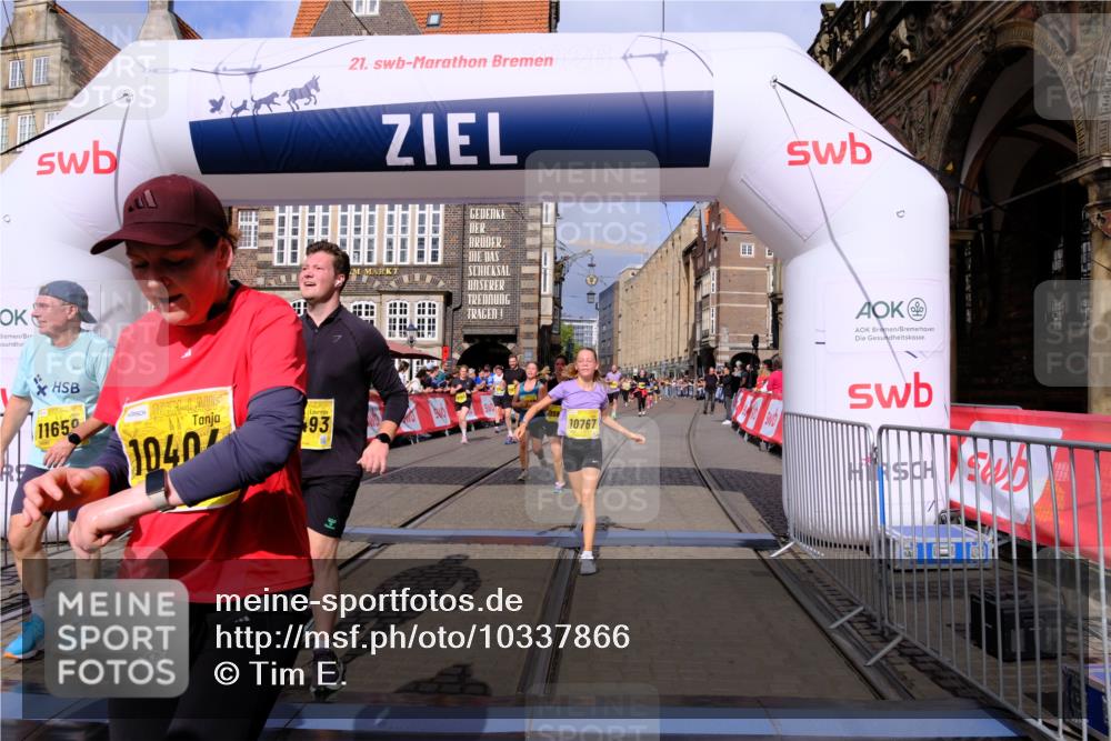 13.09.2026 - 21. swb-Marathon Bremen Tim E. http://msf.ph/oto/10337866 13.09.2026 11:08:23 Ziel 10135, 10139, 10188, 10404, 10493, 10660, 10767, 10793, 10859, 11032, 11044, 11263, 11378, 11404, 11659, 11831, 11833, 11958, 12031, 12066, 12160, 12248, 12384, 12389 meine-sportfotos.de
