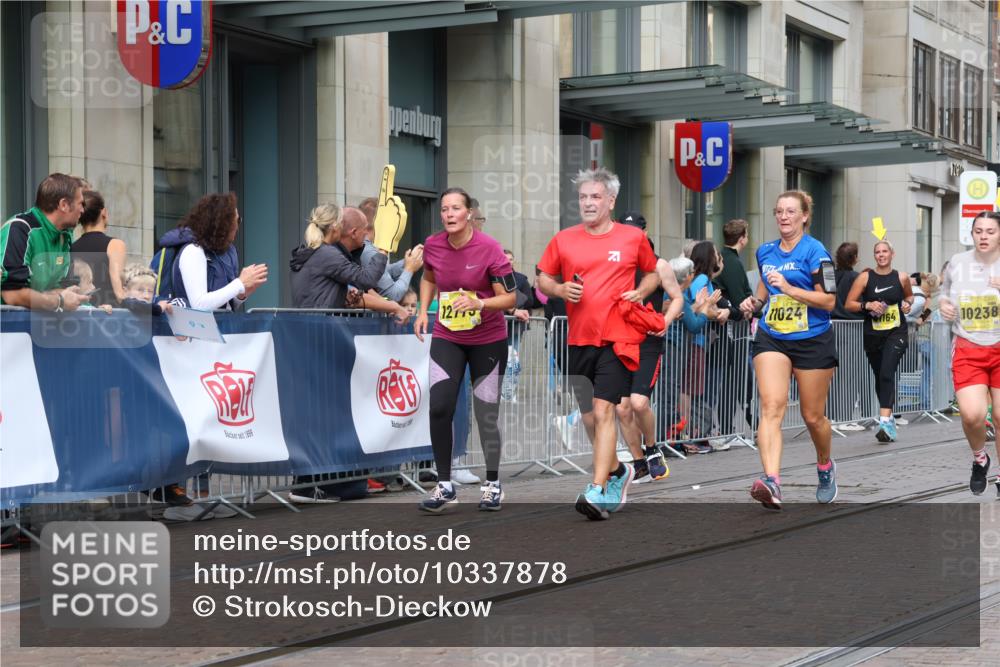 13.09.2026 - 21. swb-Marathon Bremen Strokosch-Dieckow http://msf.ph/oto/10337878 13.09.2026 11:05:37 Ziel 10018, 10168, 10204, 10238, 10305, 10382, 10457, 10619, 10662, 11024, 11132, 11156, 11164, 11477, 11775, 12186, 12378, 12486, 12523, 12528, 12773, 10186, 10259, 10260, 10411, 10432, 10697, 10717, 10802, 10864, 11146, 11314, 11334, 11387, 11394, 11520, 11521, 11571, 11572, 11724, 11791, 11892, 11947, 12055, 12156, 12251, 12273, 12330, 12362, 12501 meine-sportfotos.de