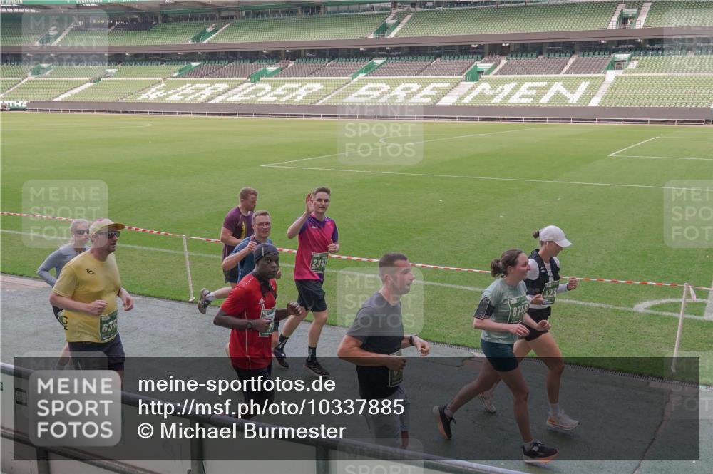 13.09.2026 - 21. swb-Marathon Bremen Michael Burmester http://msf.ph/oto/10337885 13.09.2026 13:15:06 Laufen im Stadion 143, 263, 266, 300, 414, 460, 598, 631, 768, 956, 1008, 1047, 1392, 1408, 1573, 1818, 1819, 1874, 2013, 2024, 2035, 2218, 2233, 2235, 2314, 2359, 2385, 2386, 2387, 2412, 2457, 2466, 2468, 2484, 2494, 2521, 2540, 2564, 2667, 2690, 2691, 2693, 2737, 2760, 2783, 2829, 2838, 2859, 2861, 2865, 2874, 2887, 2958, 2978, 3075, 3111, 3157, 3165, 3185, 3209, 3265, 3304, 3355, 3378, 3382, 3405, 3428, 3486, 3653, 3661, 3670, 3680, 3829, 3847, 4034, 4080, 4511 meine-sportfotos.de