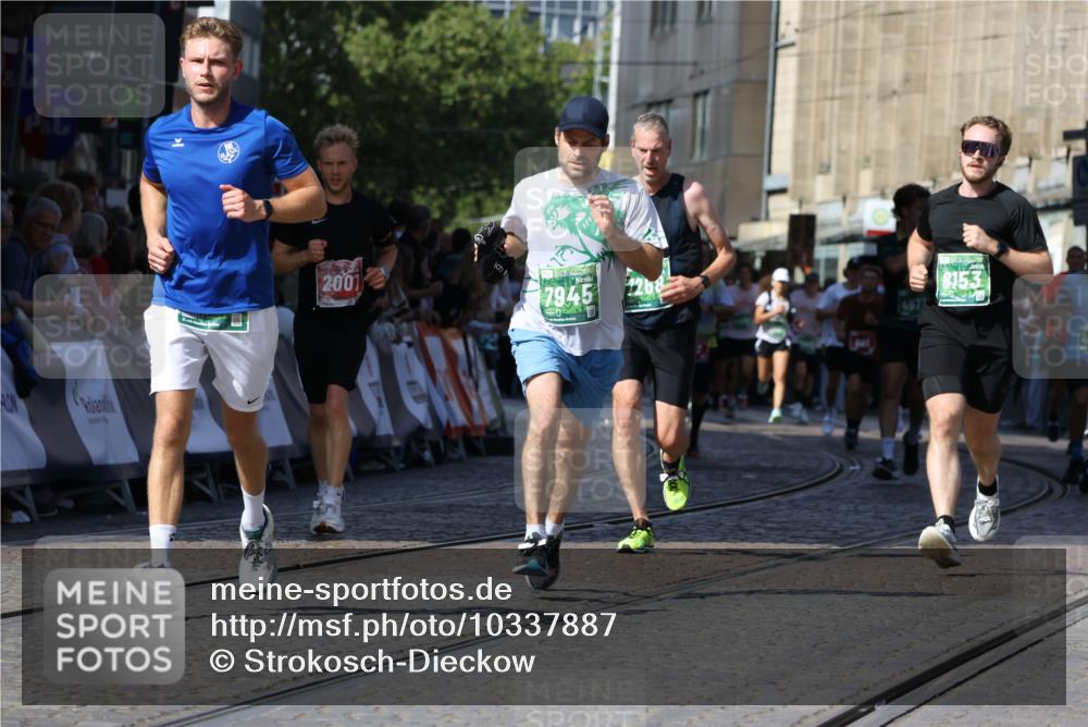 13.09.2026 - 21. swb-Marathon Bremen Strokosch-Dieckow http://msf.ph/oto/10337887 13.09.2026 13:19:24 Ziel 189, 666, 2007, 2390, 4819, 4857, 4916, 5172, 6137, 6310, 7154, 7647, 7686, 7791, 9512, 13184, 926, 1232, 1535, 4455, 4977, 4978, 7037, 7140, 7268, 7945, 8153, 8185, 13163 meine-sportfotos.de