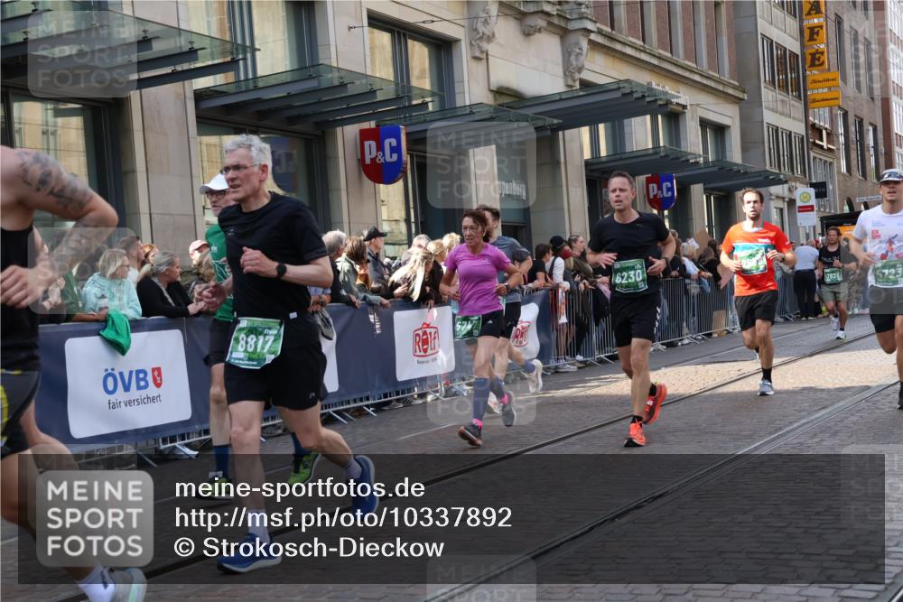 13.09.2026 - 21. swb-Marathon Bremen Strokosch-Dieckow http://msf.ph/oto/10337892 13.09.2026 13:26:01 Ziel 1368, 1649, 1896, 2434, 2658, 2666, 3603, 3983, 4723, 4724, 5747, 5854, 5906, 5934, 5992, 6230, 6639, 6886, 7626, 8635, 8817, 13195, 150, 1163, 1458, 1647, 1752, 2033, 2062, 2421, 2666, 2708, 2781, 2987, 3248, 3516, 3722, 4067, 4161, 4411, 4439, 4476, 4842, 4927, 5013, 5139, 5558, 5622, 5701, 6135, 6605, 7638, 7780, 8271, 8361, 8592, 9266, 9794 meine-sportfotos.de