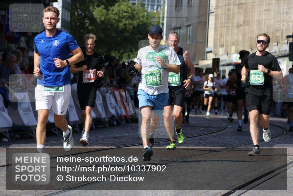 13.09.2026 - 21. swb-Marathon Bremen Strokosch-Dieckow http://msf.ph/oto/10337902 13.09.2026 13:19:24 Ziel 189, 666, 2007, 2390, 4819, 4857, 4916, 5172, 6137, 6310, 7154, 7647, 7686, 7791, 9512, 13184, 926, 1232, 1535, 4455, 4977, 4978, 7037, 7140, 7268, 7945, 8153, 8185, 13163 meine-sportfotos.de