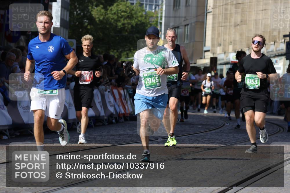 13.09.2026 - 21. swb-Marathon Bremen Strokosch-Dieckow http://msf.ph/oto/10337916 13.09.2026 13:19:24 Ziel 189, 666, 2007, 2390, 4819, 4857, 4916, 5172, 6137, 6310, 7154, 7647, 7686, 7791, 9512, 13184, 926, 1232, 1535, 4455, 4977, 4978, 7037, 7140, 7268, 7945, 8153, 8185, 13163 meine-sportfotos.de