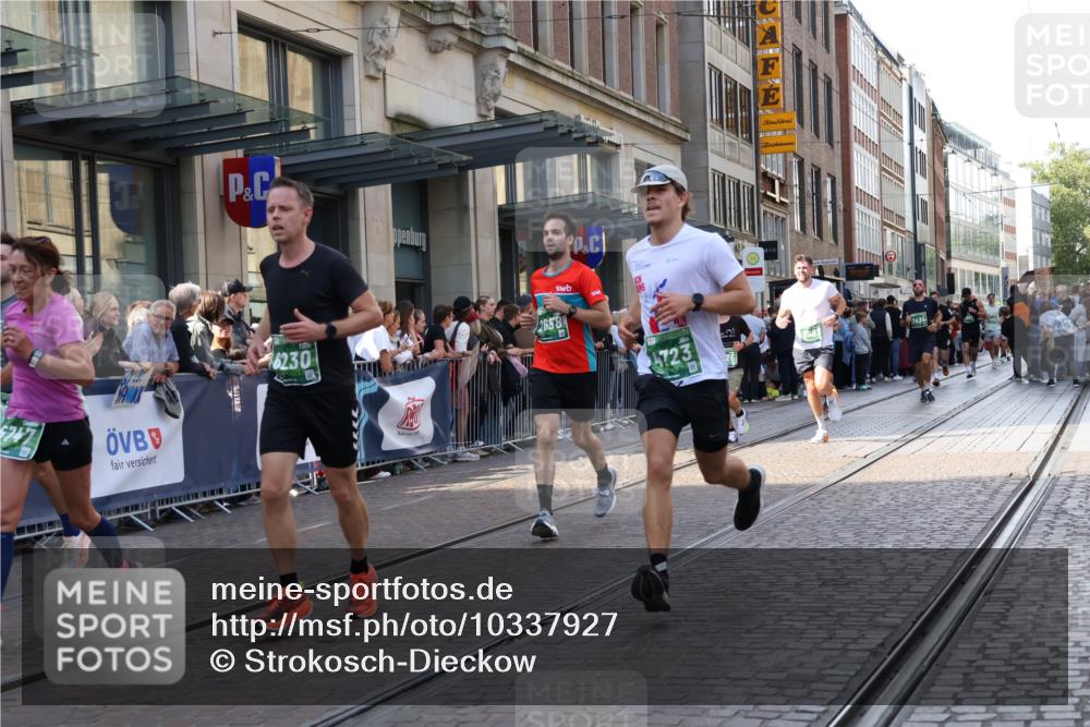 13.09.2026 - 21. swb-Marathon Bremen Strokosch-Dieckow http://msf.ph/oto/10337927 13.09.2026 13:26:02 Ziel 1368, 1649, 1896, 2434, 2658, 3603, 3983, 4723, 4724, 5747, 5854, 5906, 5934, 5992, 6230, 6639, 6886, 7626, 8635, 8817, 9260, 13195, 150, 1163, 1458, 1647, 2033, 2062, 2421, 2666, 2708, 2781, 2987, 3248, 3516, 3722, 4067, 4161, 4411, 4439, 4476, 4842, 5013, 5139, 5558, 5622, 5701, 6135, 6605, 7638, 7780, 8271, 8361, 8592, 9266, 9794 meine-sportfotos.de