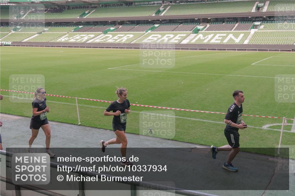 13.09.2026 - 21. swb-Marathon Bremen Michael Burmester http://msf.ph/oto/10337934 13.09.2026 13:15:11 Laufen im Stadion 143, 263, 266, 300, 414, 460, 598, 631, 653, 768, 956, 1008, 1047, 1392, 1408, 1573, 1818, 1819, 1874, 2013, 2024, 2035, 2218, 2233, 2235, 2314, 2359, 2385, 2386, 2412, 2457, 2466, 2468, 2484, 2494, 2521, 2540, 2564, 2667, 2678, 2690, 2691, 2693, 2737, 2760, 2783, 2829, 2838, 2859, 2861, 2865, 2874, 2887, 2958, 2978, 3001, 3075, 3111, 3157, 3165, 3185, 3209, 3237, 3265, 3304, 3355, 3378, 3382, 3405, 3428, 3486, 3512, 3653, 3661, 3670, 3680, 3829, 3847, 4034, 4080, 4511 meine-sportfotos.de