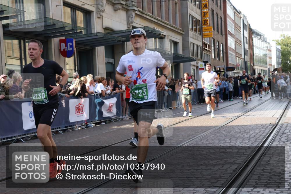 13.09.2026 - 21. swb-Marathon Bremen Strokosch-Dieckow http://msf.ph/oto/10337940 13.09.2026 13:26:02 Ziel 1368, 1649, 1896, 2434, 2658, 3603, 3983, 4723, 4724, 5747, 5854, 5906, 5934, 5992, 6230, 6639, 6886, 7626, 8635, 8817, 9260, 13195, 150, 1163, 1458, 1647, 2033, 2062, 2421, 2666, 2708, 2781, 2987, 3248, 3516, 3722, 4067, 4161, 4411, 4439, 4476, 4842, 5013, 5139, 5558, 5622, 5701, 6135, 6605, 7638, 7780, 8271, 8361, 8592, 9266, 9794 meine-sportfotos.de
