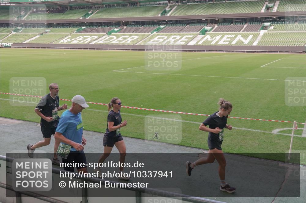 13.09.2026 - 21. swb-Marathon Bremen Michael Burmester http://msf.ph/oto/10337941 13.09.2026 13:15:12 Laufen im Stadion 143, 263, 266, 300, 414, 460, 598, 612, 631, 653, 768, 956, 1008, 1047, 1392, 1408, 1573, 1818, 1819, 1874, 2013, 2024, 2218, 2233, 2235, 2314, 2359, 2385, 2386, 2412, 2457, 2466, 2468, 2484, 2494, 2521, 2540, 2564, 2667, 2678, 2690, 2691, 2693, 2737, 2760, 2783, 2829, 2838, 2859, 2861, 2865, 2874, 2887, 2958, 2978, 3001, 3075, 3111, 3157, 3165, 3185, 3209, 3237, 3265, 3304, 3355, 3378, 3382, 3405, 3428, 3486, 3512, 3653, 3661, 3670, 3680, 3829, 3847, 4034, 4080, 4511 meine-sportfotos.de