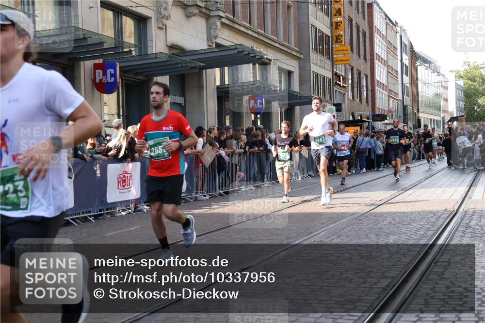 13.09.2026 - 21. swb-Marathon Bremen Strokosch-Dieckow http://msf.ph/oto/10337956 13.09.2026 13:26:02 Ziel 1368, 1649, 1896, 2434, 2658, 3603, 3983, 4723, 4724, 5747, 5854, 5906, 5934, 5992, 6230, 6639, 6886, 7626, 8635, 8817, 9260, 13195, 150, 1163, 1458, 1647, 2033, 2062, 2421, 2666, 2708, 2781, 2987, 3248, 3516, 3722, 4067, 4161, 4411, 4439, 4476, 4842, 5013, 5139, 5558, 5622, 5701, 6135, 6605, 7638, 7780, 8271, 8361, 8592, 9266, 9794 meine-sportfotos.de