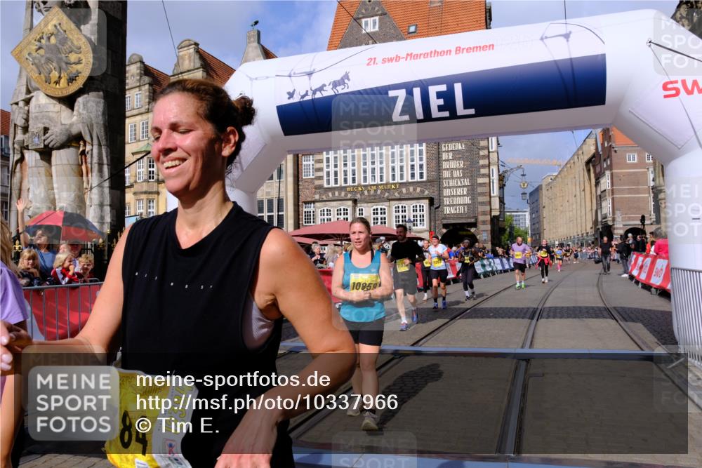 13.09.2026 - 21. swb-Marathon Bremen Tim E. http://msf.ph/oto/10337966 13.09.2026 11:08:27 Ziel 10135, 10139, 10188, 10404, 10493, 10767, 10793, 10851, 10859, 11032, 11044, 11263, 11378, 11404, 11659, 11831, 11833, 11958, 12031, 12066, 12160, 12248, 12325, 12384, 12389 meine-sportfotos.de