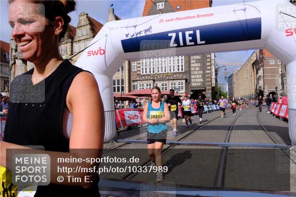 13.09.2026 - 21. swb-Marathon Bremen Tim E. http://msf.ph/oto/10337989 13.09.2026 11:08:27 Ziel 10135, 10139, 10188, 10404, 10493, 10767, 10793, 10851, 10859, 11032, 11044, 11263, 11378, 11404, 11659, 11831, 11833, 11958, 12031, 12066, 12160, 12248, 12325, 12384, 12389 meine-sportfotos.de