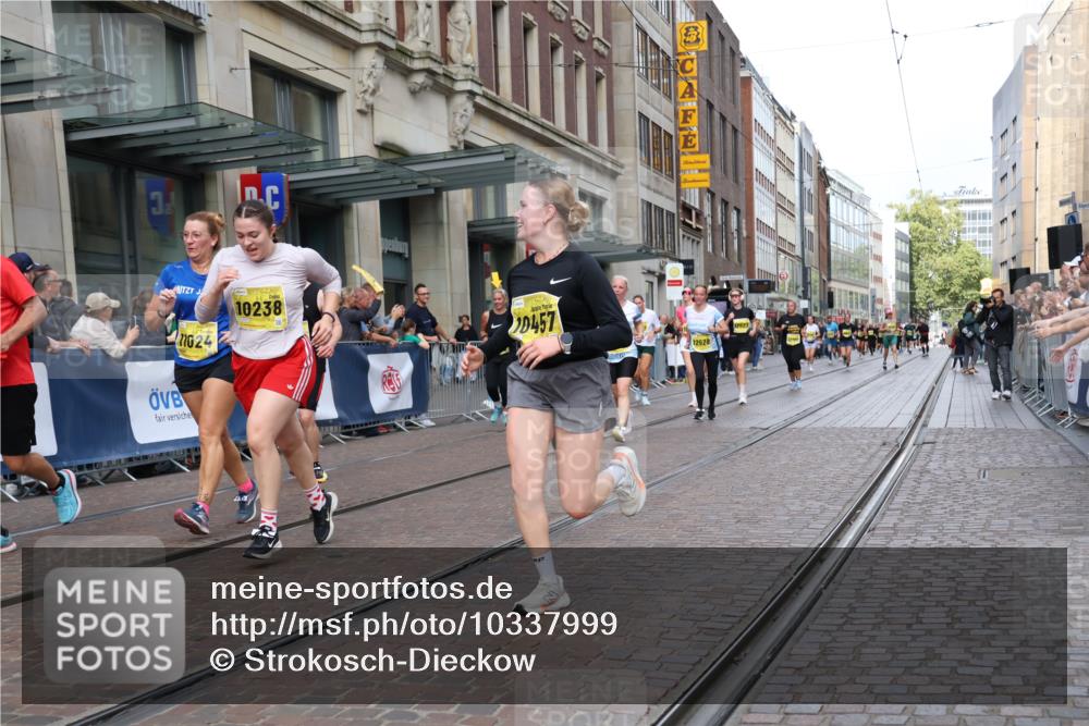 13.09.2026 - 21. swb-Marathon Bremen Strokosch-Dieckow http://msf.ph/oto/10337999 13.09.2026 11:05:40 Ziel 10018, 10168, 10204, 10305, 10375, 10382, 10619, 10662, 11024, 11132, 11156, 11164, 11477, 11674, 11775, 11786, 12186, 12378, 12486, 12523, 12528, 12773, 10168, 10186, 10238, 10259, 10260, 10432, 10457, 10717, 10864, 11146, 11314, 11334, 11387, 11394, 11520, 11521, 11571, 11572, 11724, 11791, 11892, 11947, 12055, 12156, 12251, 12273, 12330, 12362, 12501 meine-sportfotos.de