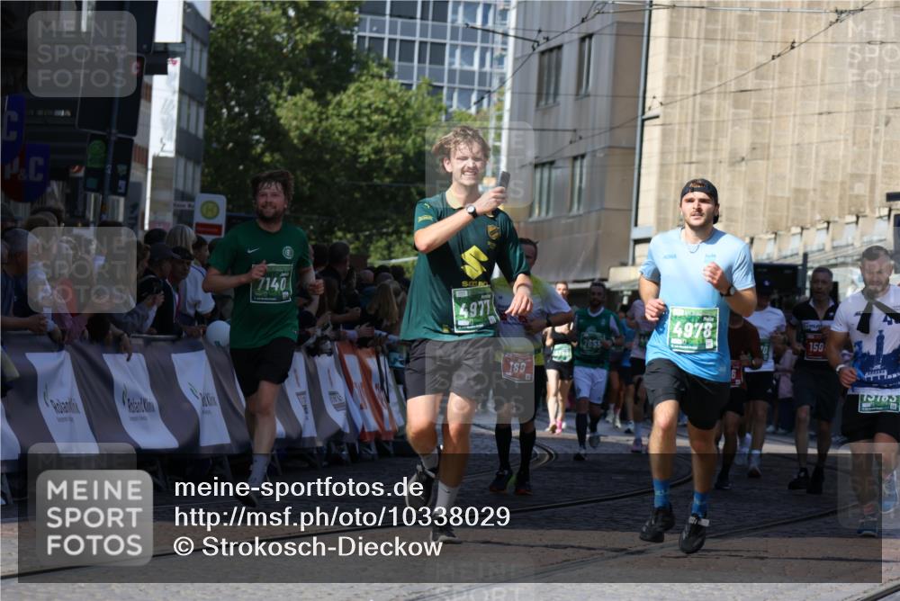 13.09.2026 - 21. swb-Marathon Bremen Strokosch-Dieckow http://msf.ph/oto/10338029 13.09.2026 13:19:29 Ziel 189, 666, 1599, 2007, 2390, 2423, 2535, 3508, 4819, 4857, 5172, 6008, 6137, 6310, 6633, 7154, 7647, 7686, 7754, 9512, 9552, 9805, 13184, 161, 461, 926, 1010, 1232, 1281, 1468, 1535, 1642, 2906, 4977, 4978, 7037, 7140, 7655, 8185, 9984, 13163 meine-sportfotos.de