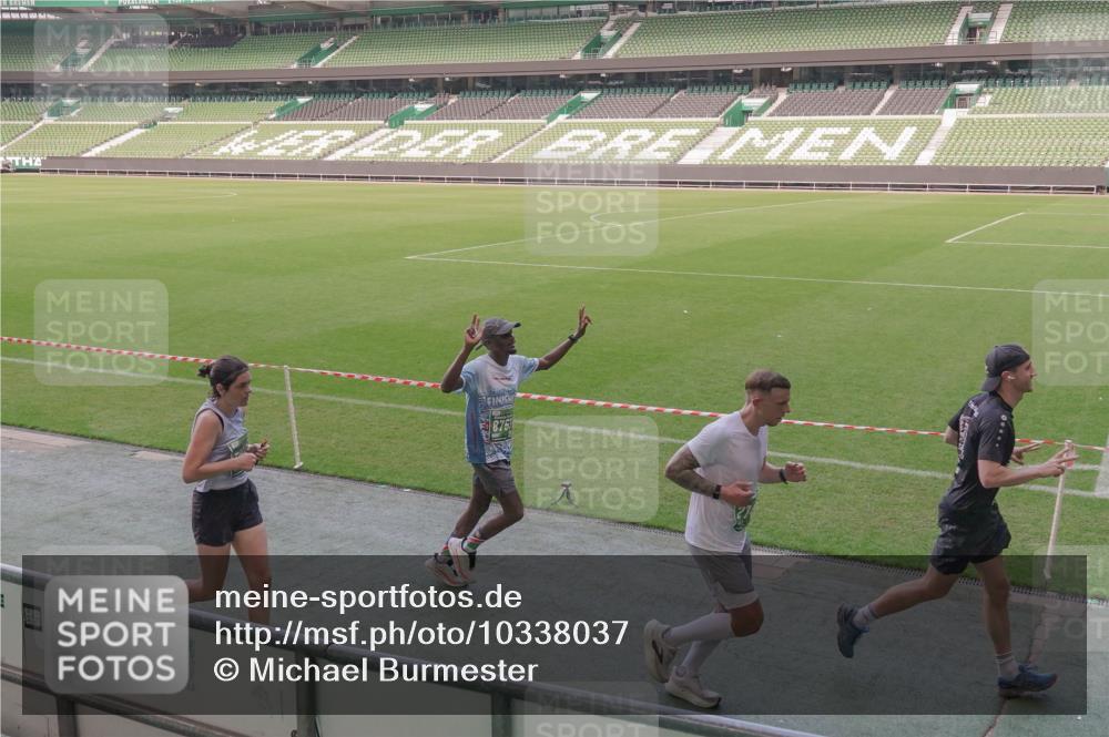 13.09.2026 - 21. swb-Marathon Bremen Michael Burmester http://msf.ph/oto/10338037 13.09.2026 13:15:28 Laufen im Stadion 143, 231, 263, 266, 300, 414, 460, 598, 612, 653, 768, 956, 1008, 1047, 1392, 1408, 1573, 1818, 1819, 1874, 2013, 2024, 2218, 2233, 2235, 2314, 2351, 2359, 2385, 2386, 2466, 2468, 2484, 2494, 2521, 2564, 2579, 2664, 2667, 2678, 2690, 2691, 2698, 2737, 2760, 2783, 2799, 2829, 2838, 2846, 2859, 2861, 2865, 2874, 2887, 2958, 2978, 3001, 3075, 3133, 3157, 3165, 3185, 3237, 3265, 3331, 3355, 3382, 3405, 3428, 3486, 3512, 3653, 3670, 3680, 3829, 3847, 4034, 4080, 4511 meine-sportfotos.de