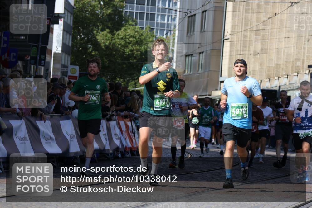 13.09.2026 - 21. swb-Marathon Bremen Strokosch-Dieckow http://msf.ph/oto/10338042 13.09.2026 13:19:29 Ziel 189, 666, 1599, 2007, 2390, 2423, 2535, 3508, 4819, 4857, 5172, 6008, 6137, 6310, 6633, 7154, 7647, 7686, 7754, 9512, 9552, 9805, 13184, 161, 461, 926, 1010, 1232, 1281, 1468, 1535, 1642, 2906, 4977, 4978, 7037, 7140, 7655, 8185, 9984, 13163 meine-sportfotos.de