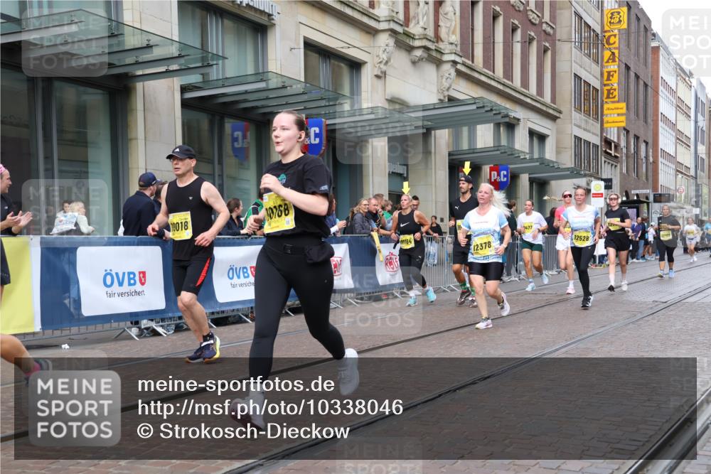 13.09.2026 - 21. swb-Marathon Bremen Strokosch-Dieckow http://msf.ph/oto/10338046 13.09.2026 11:05:41 Ziel 10018, 10204, 10305, 10375, 10382, 10619, 10662, 11024, 11029, 11132, 11156, 11164, 11477, 11674, 11775, 11786, 12186, 12378, 12486, 12523, 12528, 12773, 10168, 10186, 10238, 10259, 10260, 10432, 10457, 10717, 10864, 11024, 11146, 11314, 11334, 11387, 11394, 11520, 11521, 11571, 11572, 11724, 11791, 11892, 11947, 12055, 12156, 12251, 12273, 12330, 12362, 12501 meine-sportfotos.de