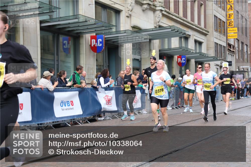 13.09.2026 - 21. swb-Marathon Bremen Strokosch-Dieckow http://msf.ph/oto/10338064 13.09.2026 11:05:42 Ziel 10018, 10204, 10305, 10375, 10382, 10619, 10662, 11029, 11132, 11156, 11164, 11460, 11477, 11674, 11775, 11786, 12186, 12378, 12486, 12523, 12528, 12773, 10168, 10186, 10238, 10259, 10260, 10432, 10457, 10717, 10864, 11024, 11146, 11314, 11334, 11387, 11394, 11520, 11521, 11571, 11572, 11724, 11791, 11892, 11947, 12055, 12156, 12251, 12273, 12330, 12362, 12501, 12773 meine-sportfotos.de