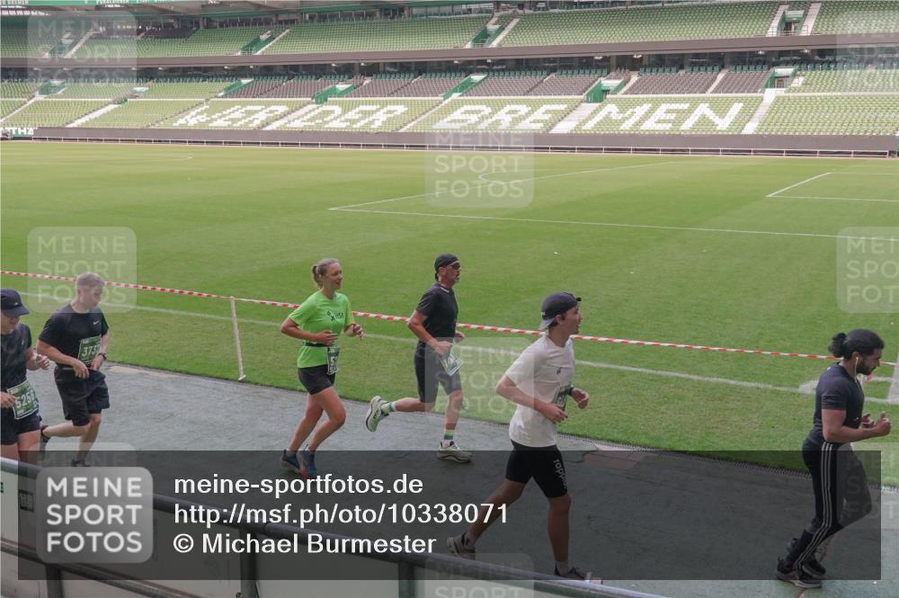 13.09.2026 - 21. swb-Marathon Bremen Michael Burmester http://msf.ph/oto/10338071 13.09.2026 13:15:33 Laufen im Stadion 143, 231, 263, 266, 300, 414, 598, 612, 653, 768, 956, 1008, 1047, 1185, 1818, 1819, 1874, 2013, 2218, 2233, 2235, 2314, 2351, 2359, 2385, 2386, 2466, 2468, 2484, 2494, 2564, 2579, 2664, 2667, 2678, 2690, 2691, 2698, 2737, 2760, 2783, 2799, 2829, 2838, 2846, 2859, 2861, 2865, 2874, 2887, 2958, 2978, 3001, 3075, 3133, 3157, 3165, 3185, 3237, 3265, 3331, 3355, 3382, 3387, 3405, 3428, 3486, 3512, 3670, 3680, 3829, 3847, 4034, 4080, 4511 meine-sportfotos.de
