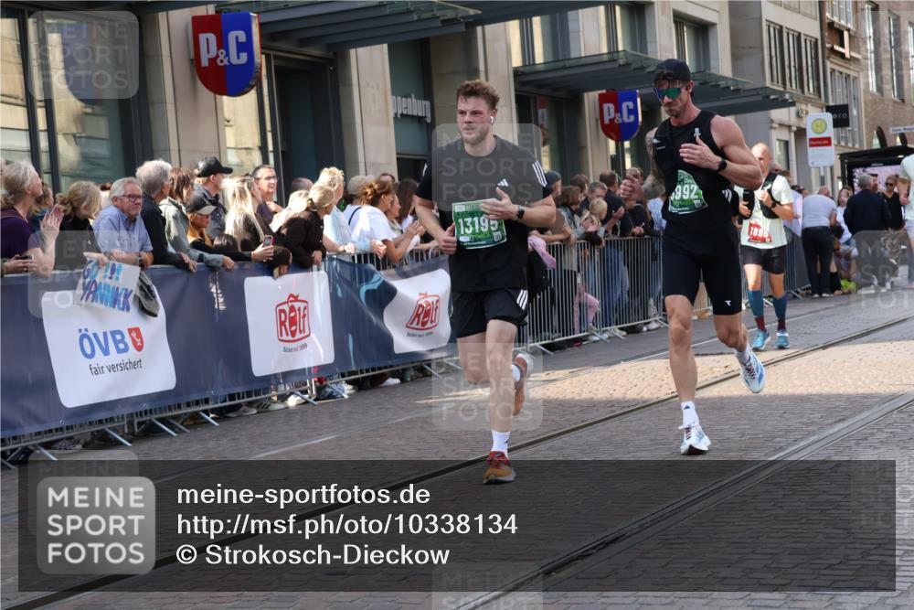 13.09.2026 - 21. swb-Marathon Bremen Strokosch-Dieckow http://msf.ph/oto/10338134 13.09.2026 13:26:09 Ziel 1368, 1649, 2434, 2658, 2779, 3526, 3603, 3983, 4077, 4723, 5747, 5934, 5992, 6230, 6548, 6639, 7626, 8817, 9260, 13195, 1163, 1647, 1896, 2033, 2062, 2666, 2708, 2987, 3248, 3516, 4067, 4476, 4723, 4724, 5013, 5558, 5622, 5701, 5854, 5906, 6135, 6605, 6886, 7638, 7780, 8271, 8361, 8592, 8635, 9266, 9794 meine-sportfotos.de