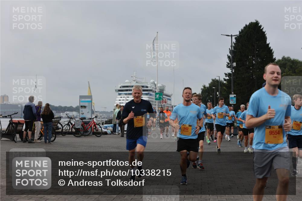 13.09.2026 - Kiel Lauf Andreas Tolksdorf http://msf.ph/oto/10338215 13.09.2026 09:54:58 Kiellinie 3170, 342, 10705, 9554, 11002 meine-sportfotos.de