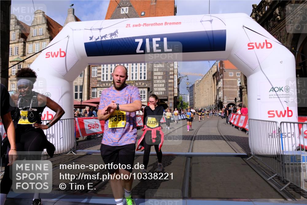 13.09.2026 - 21. swb-Marathon Bremen Tim E. http://msf.ph/oto/10338221 13.09.2026 11:08:34 Ziel 10135, 10188, 10404, 10493, 10767, 10793, 10851, 10859, 11032, 11124, 11263, 11509, 11659, 12073, 12160, 12164, 12315, 12325, 12384, 12389 meine-sportfotos.de