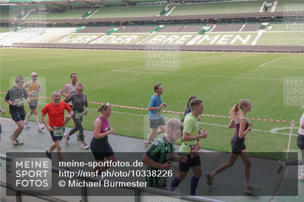 13.09.2026 - 21. swb-Marathon Bremen Michael Burmester http://msf.ph/oto/10338226 13.09.2026 13:15:50 Laufen im Stadion 143, 153, 231, 263, 266, 300, 414, 598, 612, 653, 990, 1008, 1047, 1185, 1312, 1465, 1539, 1818, 1819, 1874, 2013, 2218, 2235, 2314, 2351, 2359, 2363, 2385, 2386, 2466, 2468, 2484, 2494, 2579, 2664, 2667, 2678, 2690, 2691, 2698, 2737, 2760, 2778, 2783, 2799, 2838, 2846, 2859, 2861, 2865, 2874, 2958, 2974, 2978, 3001, 3075, 3133, 3157, 3165, 3185, 3237, 3265, 3331, 3355, 3382, 3387, 3486, 3501, 3512, 3670, 3680, 3829, 3847, 4034, 4080, 4511 meine-sportfotos.de