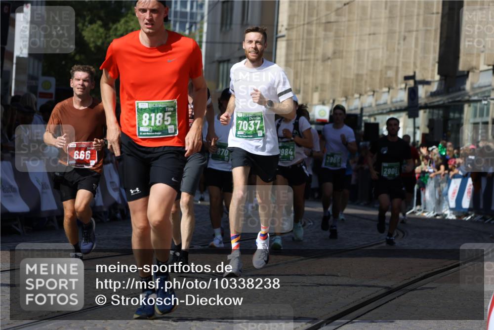 13.09.2026 - 21. swb-Marathon Bremen Strokosch-Dieckow http://msf.ph/oto/10338238 13.09.2026 13:19:36 Ziel 189, 666, 1599, 2390, 2423, 2535, 3182, 3508, 4319, 4819, 4857, 5172, 5371, 6008, 6137, 6633, 7754, 9552, 9638, 9805, 161, 461, 1010, 1281, 1468, 1642, 2870, 2906, 3319, 3966, 4101, 4479, 4480, 7037, 7655, 8185, 8263, 9082, 9359, 9984 meine-sportfotos.de