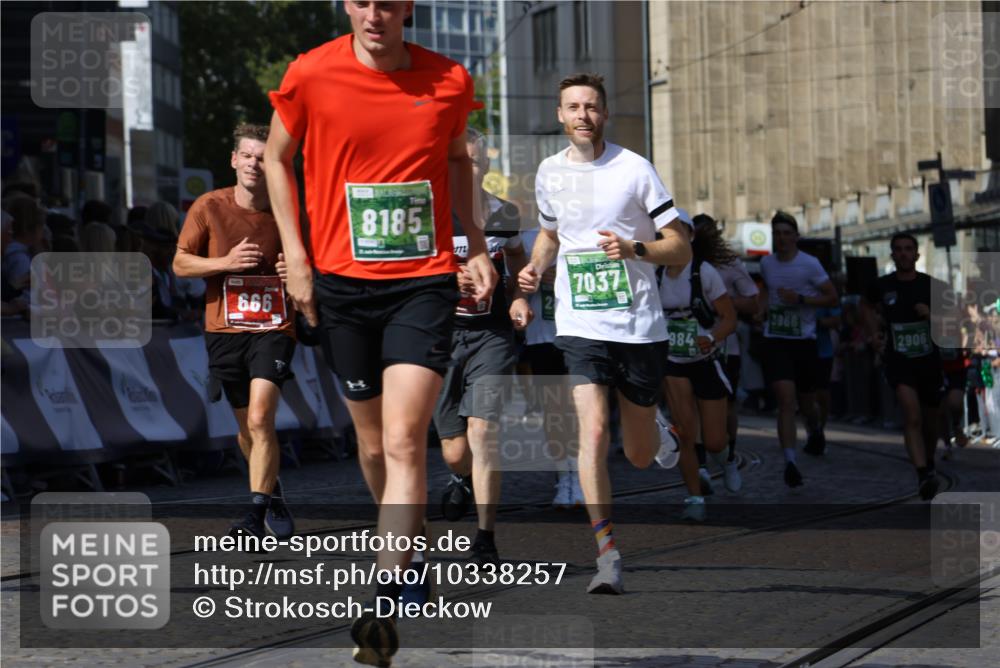 13.09.2026 - 21. swb-Marathon Bremen Strokosch-Dieckow http://msf.ph/oto/10338257 13.09.2026 13:19:36 Ziel 189, 666, 1599, 2390, 2423, 2535, 3182, 3508, 4319, 4819, 4857, 5172, 5371, 6008, 6137, 6633, 7754, 9552, 9638, 9805, 161, 461, 1010, 1281, 1468, 1642, 2870, 2906, 3319, 3966, 4101, 4479, 4480, 7037, 7655, 8185, 8263, 9082, 9359, 9984 meine-sportfotos.de