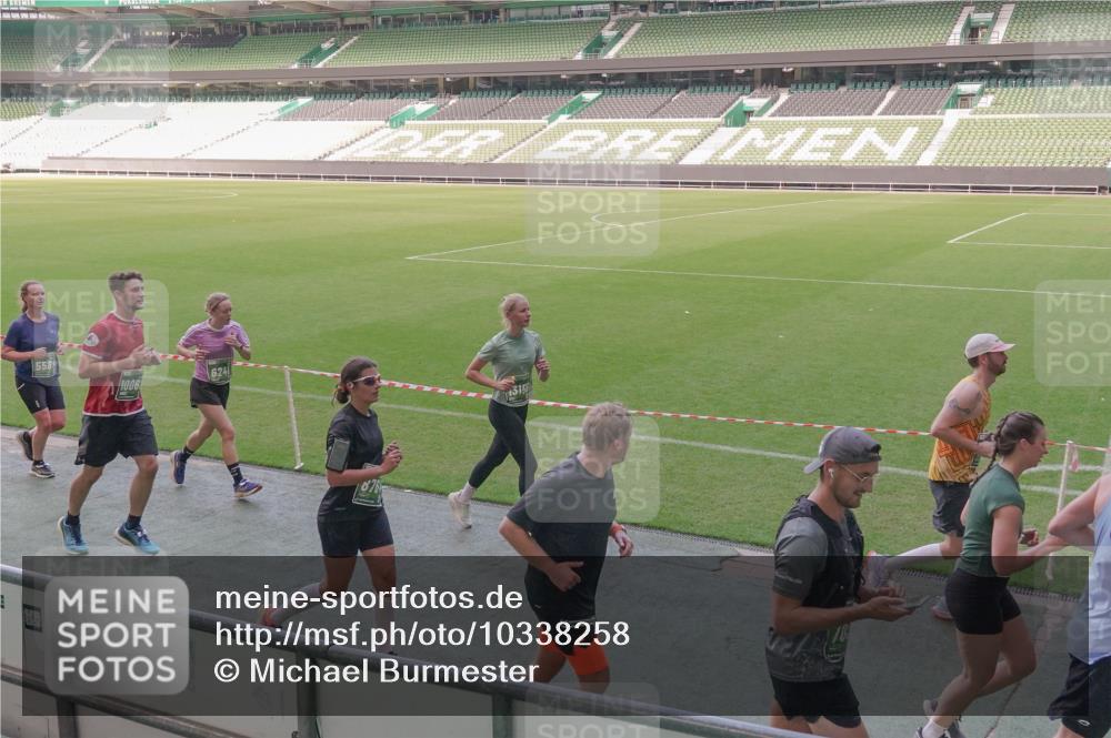 13.09.2026 - 21. swb-Marathon Bremen Michael Burmester http://msf.ph/oto/10338258 13.09.2026 13:15:53 Laufen im Stadion 143, 153, 231, 263, 266, 300, 414, 598, 612, 653, 990, 1008, 1047, 1185, 1312, 1465, 1539, 1874, 2013, 2218, 2235, 2259, 2314, 2351, 2359, 2363, 2385, 2386, 2466, 2468, 2484, 2494, 2579, 2664, 2667, 2678, 2690, 2691, 2698, 2737, 2760, 2778, 2783, 2799, 2838, 2846, 2859, 2861, 2865, 2874, 2958, 2974, 2978, 2996, 3001, 3075, 3133, 3157, 3165, 3185, 3237, 3265, 3331, 3355, 3382, 3387, 3486, 3501, 3512, 3670, 3680, 3829, 3847, 4034, 4080, 4511 meine-sportfotos.de