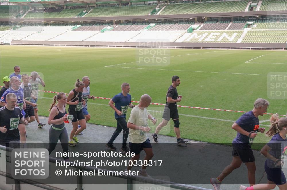 13.09.2026 - 21. swb-Marathon Bremen Michael Burmester http://msf.ph/oto/10338317 13.09.2026 13:15:58 Laufen im Stadion 134, 143, 153, 231, 263, 266, 271, 300, 414, 598, 612, 653, 990, 1047, 1185, 1312, 1465, 1539, 1825, 1874, 2013, 2218, 2235, 2259, 2351, 2359, 2363, 2385, 2386, 2466, 2468, 2484, 2494, 2562, 2579, 2664, 2667, 2678, 2690, 2691, 2698, 2737, 2760, 2778, 2783, 2799, 2838, 2846, 2859, 2861, 2865, 2874, 2958, 2974, 2996, 3001, 3075, 3133, 3157, 3165, 3185, 3237, 3265, 3331, 3355, 3366, 3382, 3387, 3486, 3501, 3512, 3670, 3680, 3829, 3847, 4034, 4080, 4511 meine-sportfotos.de