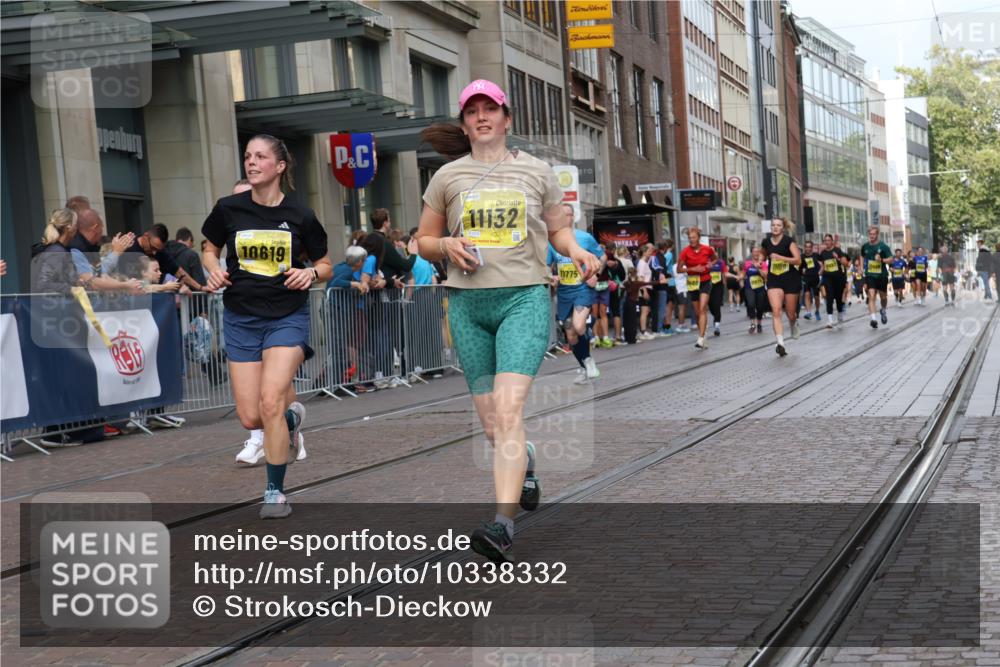 13.09.2026 - 21. swb-Marathon Bremen Strokosch-Dieckow http://msf.ph/oto/10338332 13.09.2026 11:05:51 Ziel 10204, 10375, 10376, 10619, 10662, 10681, 10682, 11029, 11132, 11156, 11340, 11460, 11477, 11674, 11690, 11775, 11786, 11849, 12186, 12479, 12486, 10018, 10168, 10238, 10259, 10260, 10305, 10382, 10457, 10864, 11024, 11164, 11477, 11520, 11724, 11791, 11892, 11947, 12156, 12273, 12330, 12362, 12378, 12501, 12523, 12528, 12773 meine-sportfotos.de