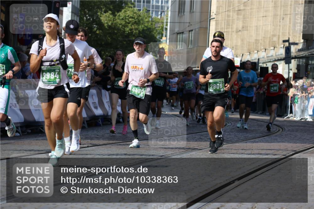 13.09.2026 - 21. swb-Marathon Bremen Strokosch-Dieckow http://msf.ph/oto/10338363 13.09.2026 13:19:39 Ziel 189, 666, 1599, 2390, 2423, 2535, 3182, 3508, 4319, 4455, 4819, 5172, 5371, 6008, 6137, 6633, 7754, 7945, 8153, 9552, 9638, 9805, 161, 411, 461, 1010, 1053, 1281, 1468, 1551, 1642, 2870, 2906, 3240, 3319, 3411, 3966, 4101, 4479, 4480, 7488, 7655, 8263, 9082, 9359, 9984 meine-sportfotos.de