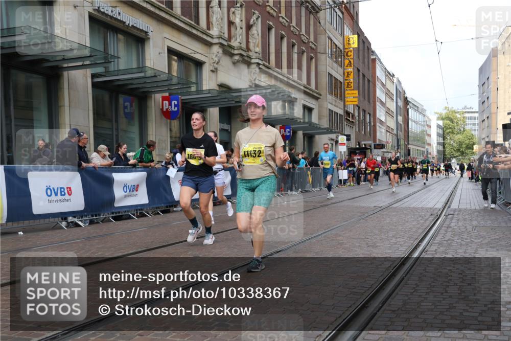 13.09.2026 - 21. swb-Marathon Bremen Strokosch-Dieckow http://msf.ph/oto/10338367 13.09.2026 11:05:52 Ziel 10204, 10375, 10376, 10619, 10662, 10681, 10682, 11029, 11132, 11156, 11340, 11374, 11432, 11460, 11674, 11690, 11775, 11786, 11849, 12186, 12479, 12486, 10018, 10168, 10238, 10259, 10260, 10305, 10382, 10457, 10619, 10864, 11024, 11132, 11164, 11477, 11520, 11724, 11791, 11892, 11947, 12156, 12186, 12273, 12330, 12362, 12378, 12501, 12523, 12528, 12773 meine-sportfotos.de