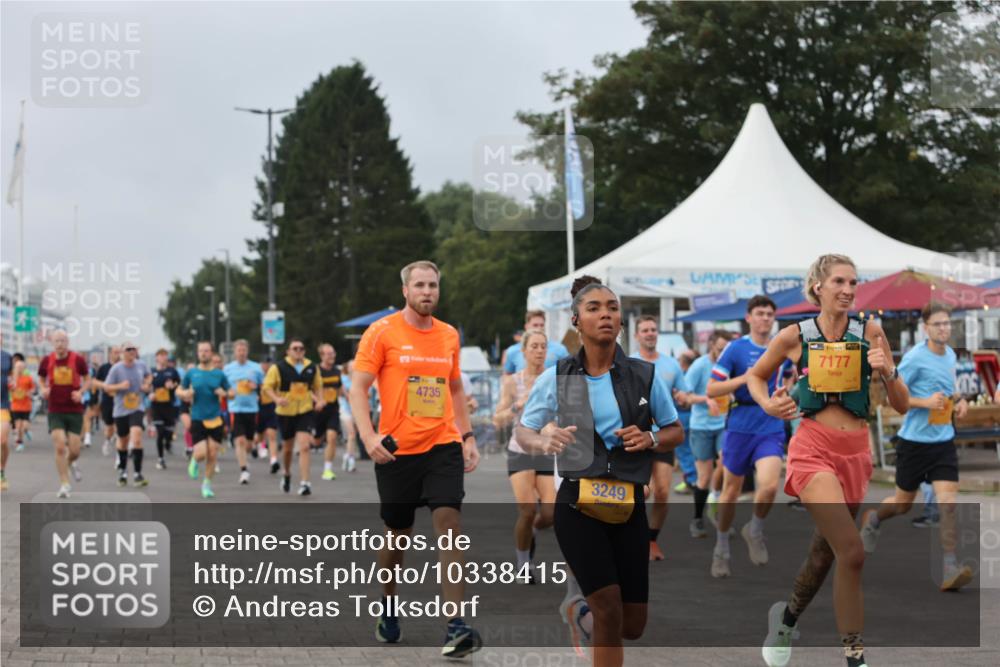 13.09.2026 - Kiel Lauf Andreas Tolksdorf http://msf.ph/oto/10338415 13.09.2026 09:55:06 Kiellinie 4735, 3249, 7177 meine-sportfotos.de