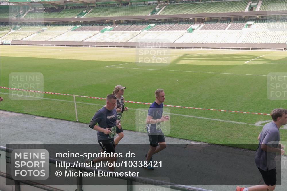 13.09.2026 - 21. swb-Marathon Bremen Michael Burmester http://msf.ph/oto/10338421 13.09.2026 13:16:09 Laufen im Stadion 134, 143, 153, 231, 263, 266, 267, 271, 300, 414, 598, 612, 653, 990, 1047, 1185, 1312, 1465, 1539, 1825, 1874, 1987, 2013, 2218, 2235, 2259, 2351, 2359, 2363, 2381, 2385, 2386, 2466, 2468, 2484, 2494, 2562, 2579, 2664, 2667, 2678, 2690, 2691, 2698, 2737, 2760, 2778, 2783, 2797, 2799, 2821, 2846, 2859, 2861, 2865, 2874, 2958, 2974, 2996, 3001, 3075, 3133, 3157, 3165, 3185, 3213, 3237, 3265, 3331, 3355, 3366, 3382, 3387, 3486, 3501, 3512, 3670, 3680, 3829, 3847, 4034, 4511 meine-sportfotos.de