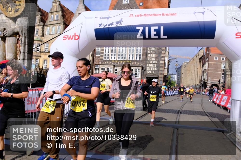 13.09.2026 - 21. swb-Marathon Bremen Tim E. http://msf.ph/oto/10338429 13.09.2026 11:08:45 Ziel 10229, 11065, 11124, 11509, 11560, 11561, 11678, 11888, 11968, 12073, 12162, 12164, 12315, 12410, 12516 meine-sportfotos.de