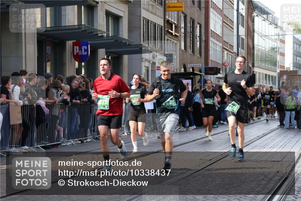 13.09.2026 - 21. swb-Marathon Bremen Strokosch-Dieckow http://msf.ph/oto/10338437 13.09.2026 13:26:21 Ziel 1368, 2779, 3526, 3603, 3852, 3893, 4077, 4441, 4598, 4919, 5054, 5937, 6289, 6314, 6375, 6548, 6580, 8112, 9260, 9551, 13097, 13195, 1649, 1896, 2434, 2658, 2666, 3516, 3603, 3983, 4723, 4724, 5558, 5747, 5854, 5906, 5934, 5992, 6230, 6639, 6886, 7626, 8361, 8635, 8817, 9266, 9794, 13195 meine-sportfotos.de