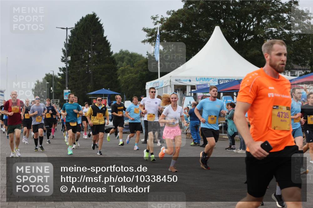 13.09.2026 - Kiel Lauf Andreas Tolksdorf http://msf.ph/oto/10338450 13.09.2026 09:55:07 Kiellinie 2390, 3322, 400, 595, 4735, 93 meine-sportfotos.de