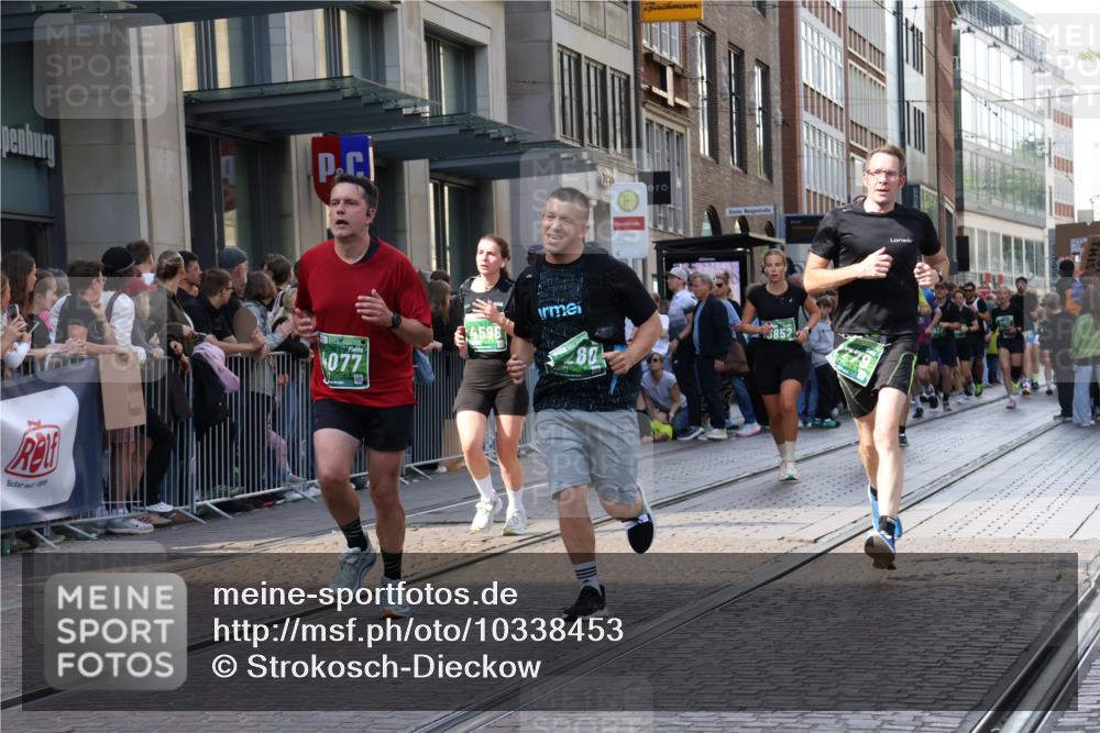 13.09.2026 - 21. swb-Marathon Bremen Strokosch-Dieckow http://msf.ph/oto/10338453 13.09.2026 13:26:21 Ziel 1368, 2779, 3526, 3603, 3852, 3893, 4077, 4441, 4598, 4919, 5054, 5937, 6289, 6314, 6375, 6548, 6580, 8112, 9260, 9551, 13097, 13195, 1649, 1896, 2434, 2658, 2666, 3516, 3603, 3983, 4723, 4724, 5558, 5747, 5854, 5906, 5934, 5992, 6230, 6639, 6886, 7626, 8361, 8635, 8817, 9266, 9794, 13195 meine-sportfotos.de