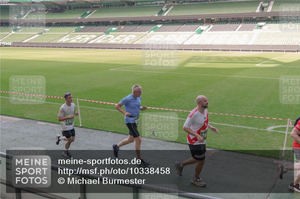 13.09.2026 - 21. swb-Marathon Bremen Michael Burmester http://msf.ph/oto/10338458 13.09.2026 13:16:15 Laufen im Stadion 134, 143, 153, 231, 263, 266, 267, 271, 300, 414, 449, 598, 612, 653, 990, 1047, 1185, 1312, 1465, 1539, 1825, 1874, 1987, 2013, 2218, 2235, 2259, 2351, 2359, 2363, 2381, 2385, 2386, 2466, 2468, 2484, 2562, 2579, 2664, 2667, 2678, 2690, 2691, 2698, 2737, 2760, 2778, 2783, 2797, 2799, 2821, 2846, 2859, 2861, 2874, 2958, 2974, 2996, 3001, 3075, 3133, 3157, 3165, 3185, 3213, 3237, 3265, 3331, 3355, 3366, 3382, 3387, 3486, 3501, 3506, 3512, 3670, 3829, 3847 meine-sportfotos.de