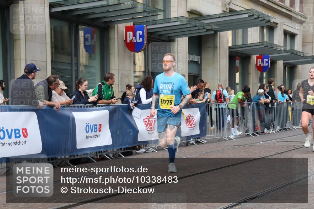 13.09.2026 - 21. swb-Marathon Bremen Strokosch-Dieckow http://msf.ph/oto/10338483 13.09.2026 11:05:55 Ziel 10204, 10375, 10376, 10662, 10681, 10682, 10852, 11029, 11156, 11340, 11374, 11432, 11460, 11674, 11690, 11729, 11775, 11786, 11849, 12479, 12486, 10018, 10168, 10238, 10259, 10260, 10305, 10382, 10457, 10619, 10864, 11024, 11132, 11164, 11477, 11520, 11791, 11947, 12156, 12186, 12362, 12378, 12501, 12523, 12528, 12773 meine-sportfotos.de