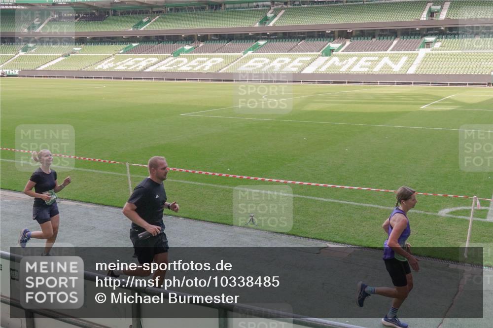 13.09.2026 - 21. swb-Marathon Bremen Michael Burmester http://msf.ph/oto/10338485 13.09.2026 13:16:21 Laufen im Stadion 134, 143, 153, 231, 263, 266, 267, 271, 449, 598, 612, 653, 990, 1047, 1057, 1185, 1312, 1465, 1539, 1813, 1825, 1874, 1987, 2013, 2218, 2235, 2259, 2351, 2359, 2363, 2381, 2385, 2386, 2466, 2468, 2484, 2550, 2562, 2579, 2586, 2664, 2667, 2678, 2698, 2760, 2778, 2783, 2797, 2799, 2821, 2846, 2859, 2874, 2958, 2974, 2996, 3001, 3075, 3133, 3157, 3165, 3185, 3213, 3237, 3265, 3331, 3355, 3366, 3382, 3387, 3479, 3486, 3501, 3506, 3512, 3670, 3829, 3847 meine-sportfotos.de