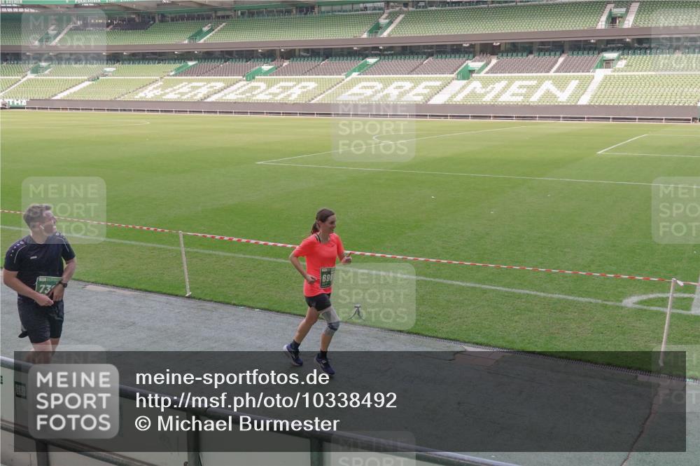 13.09.2026 - 21. swb-Marathon Bremen Michael Burmester http://msf.ph/oto/10338492 13.09.2026 13:16:23 Laufen im Stadion 134, 143, 153, 231, 263, 266, 267, 271, 449, 598, 612, 653, 990, 1047, 1057, 1185, 1312, 1465, 1539, 1813, 1825, 1874, 1987, 2013, 2218, 2235, 2259, 2351, 2359, 2363, 2381, 2385, 2386, 2466, 2468, 2484, 2550, 2562, 2579, 2586, 2664, 2667, 2678, 2698, 2760, 2778, 2783, 2797, 2799, 2821, 2846, 2859, 2874, 2958, 2974, 2996, 3001, 3075, 3133, 3157, 3165, 3185, 3213, 3237, 3265, 3331, 3355, 3366, 3382, 3387, 3479, 3486, 3501, 3506, 3512, 3670, 3829, 3847 meine-sportfotos.de