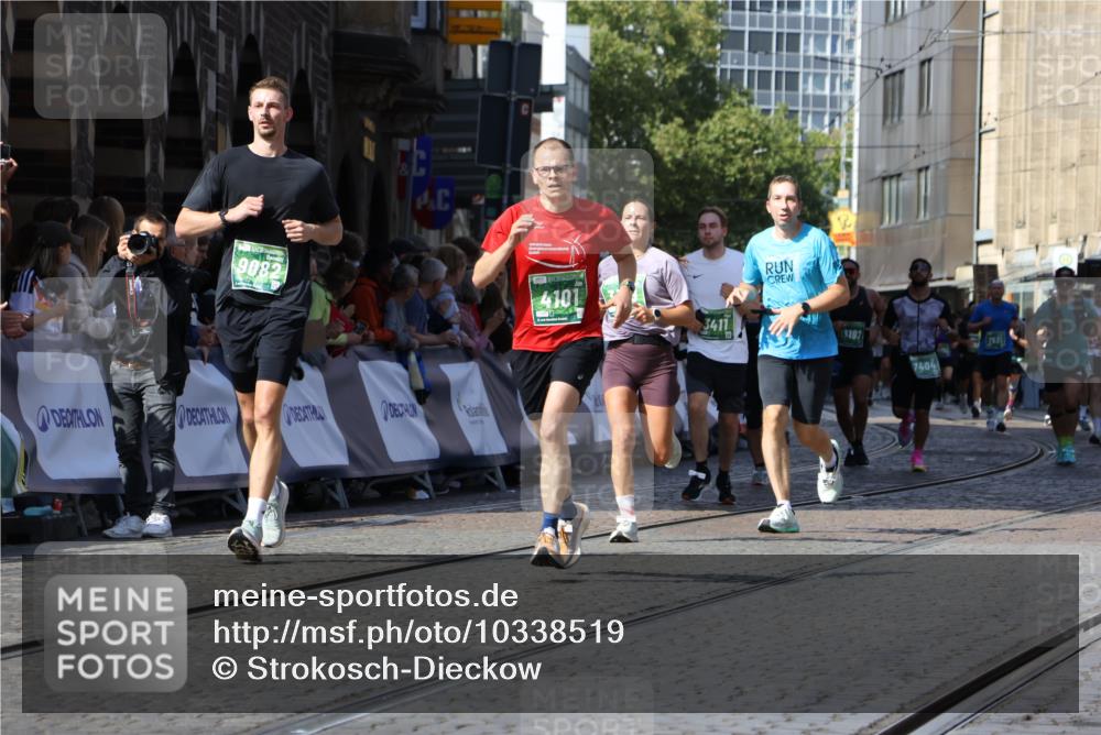13.09.2026 - 21. swb-Marathon Bremen Strokosch-Dieckow http://msf.ph/oto/10338519 13.09.2026 13:19:46 Ziel 926, 1232, 2423, 2535, 3182, 3508, 4319, 4455, 4977, 4978, 5371, 6008, 7140, 7268, 7754, 7945, 8153, 9552, 9638, 9805, 13163, 411, 431, 495, 511, 1053, 1252, 1551, 1972, 3240, 3319, 3411, 4101, 5813, 5837, 7404, 7488, 8263, 9082, 13192 meine-sportfotos.de