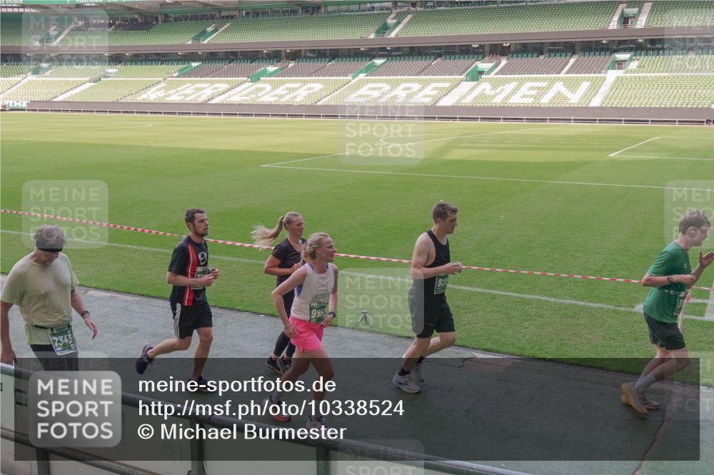 13.09.2026 - 21. swb-Marathon Bremen Michael Burmester http://msf.ph/oto/10338524 13.09.2026 13:16:28 Laufen im Stadion 134, 143, 153, 231, 263, 266, 267, 271, 449, 598, 612, 653, 990, 1057, 1185, 1312, 1465, 1539, 1813, 1825, 1874, 1987, 2013, 2067, 2218, 2235, 2259, 2351, 2359, 2363, 2381, 2385, 2386, 2466, 2468, 2484, 2532, 2550, 2562, 2579, 2586, 2664, 2667, 2678, 2698, 2760, 2778, 2783, 2797, 2799, 2821, 2846, 2859, 2874, 2958, 2974, 2996, 3001, 3075, 3104, 3133, 3157, 3165, 3185, 3195, 3213, 3237, 3265, 3331, 3366, 3382, 3387, 3479, 3486, 3501, 3506, 3512, 3670, 3829, 3847 meine-sportfotos.de
