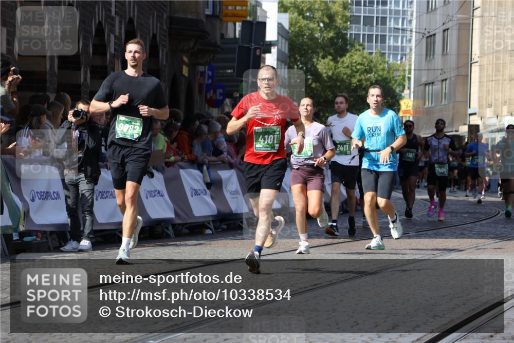 13.09.2026 - 21. swb-Marathon Bremen Strokosch-Dieckow http://msf.ph/oto/10338534 13.09.2026 13:19:46 Ziel 926, 1232, 2423, 2535, 3182, 3508, 4319, 4455, 4977, 4978, 5371, 6008, 7140, 7268, 7754, 7945, 8153, 9552, 9638, 9805, 13163, 411, 431, 495, 511, 1053, 1252, 1551, 1972, 3240, 3319, 3411, 4101, 5813, 5837, 7404, 7488, 8263, 9082, 13192 meine-sportfotos.de