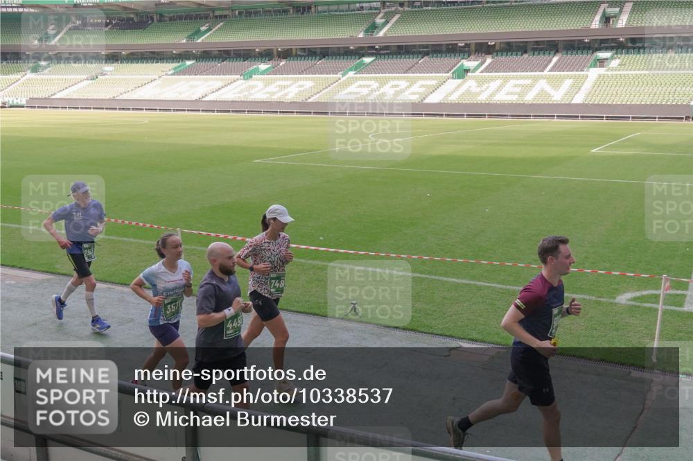 13.09.2026 - 21. swb-Marathon Bremen Michael Burmester http://msf.ph/oto/10338537 13.09.2026 13:16:32 Laufen im Stadion 134, 143, 153, 231, 263, 267, 271, 449, 588, 598, 612, 653, 990, 1057, 1185, 1312, 1465, 1539, 1813, 1825, 1874, 1987, 2013, 2067, 2218, 2235, 2259, 2351, 2359, 2363, 2381, 2385, 2386, 2468, 2532, 2550, 2562, 2579, 2586, 2655, 2664, 2667, 2678, 2698, 2760, 2778, 2783, 2797, 2799, 2821, 2846, 2859, 2874, 2958, 2974, 2996, 3001, 3075, 3104, 3133, 3157, 3165, 3185, 3195, 3213, 3237, 3265, 3314, 3331, 3366, 3382, 3387, 3479, 3486, 3501, 3506, 3512, 3670, 3829 meine-sportfotos.de