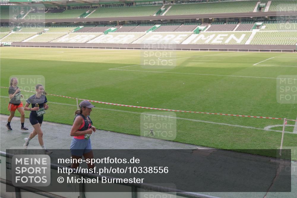 13.09.2026 - 21. swb-Marathon Bremen Michael Burmester http://msf.ph/oto/10338556 13.09.2026 13:16:35 Laufen im Stadion 134, 143, 153, 231, 263, 267, 271, 449, 588, 598, 612, 653, 990, 1057, 1185, 1312, 1465, 1539, 1813, 1825, 1874, 1987, 2013, 2067, 2096, 2218, 2235, 2259, 2351, 2359, 2363, 2381, 2385, 2386, 2468, 2532, 2550, 2562, 2579, 2586, 2655, 2664, 2667, 2678, 2698, 2760, 2778, 2783, 2797, 2799, 2821, 2846, 2859, 2874, 2958, 2974, 2996, 3001, 3075, 3104, 3133, 3157, 3165, 3185, 3195, 3213, 3237, 3265, 3314, 3331, 3366, 3382, 3387, 3479, 3486, 3501, 3506, 3512, 3829 meine-sportfotos.de