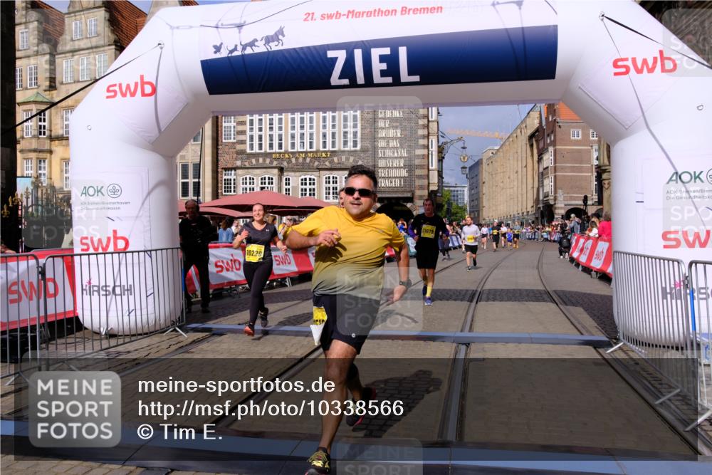 13.09.2026 - 21. swb-Marathon Bremen Tim E. http://msf.ph/oto/10338566 13.09.2026 11:08:49 Ziel 10229, 10609, 11065, 11124, 11509, 11560, 11561, 11678, 11834, 11888, 11968, 12073, 12162, 12164, 12315, 12410, 12516 meine-sportfotos.de