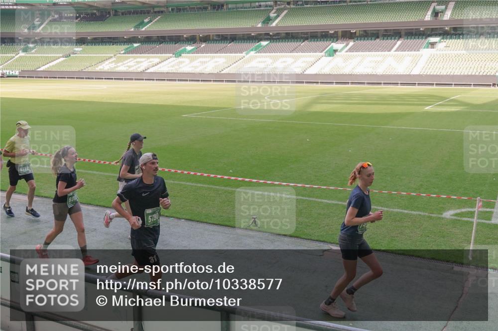 13.09.2026 - 21. swb-Marathon Bremen Michael Burmester http://msf.ph/oto/10338577 13.09.2026 13:16:38 Laufen im Stadion 134, 143, 153, 231, 263, 267, 271, 449, 588, 598, 612, 653, 990, 1057, 1185, 1312, 1465, 1539, 1813, 1825, 1874, 1987, 2013, 2067, 2096, 2218, 2235, 2259, 2351, 2359, 2363, 2381, 2385, 2386, 2389, 2468, 2532, 2550, 2562, 2579, 2586, 2655, 2664, 2667, 2678, 2698, 2760, 2778, 2783, 2797, 2799, 2821, 2846, 2859, 2874, 2958, 2974, 2996, 3001, 3075, 3104, 3133, 3157, 3165, 3185, 3195, 3213, 3237, 3265, 3314, 3331, 3366, 3382, 3387, 3479, 3486, 3501, 3506, 3512, 3829 meine-sportfotos.de